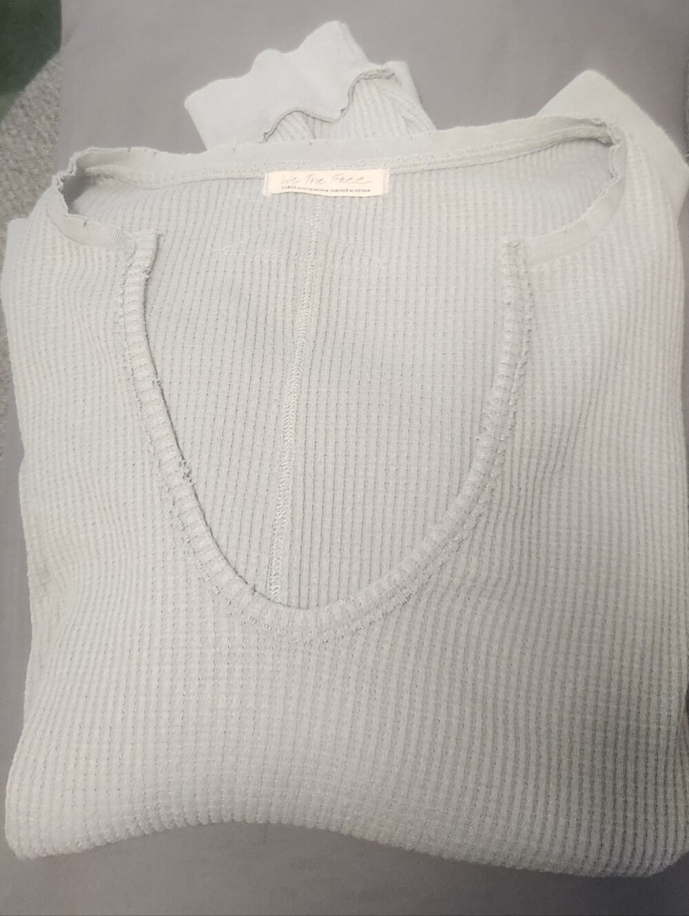 WE THE FREE Oversized L/S Grey Thermal Top EUC Like New - Picture 12 of 12